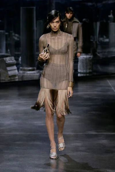 Look 37